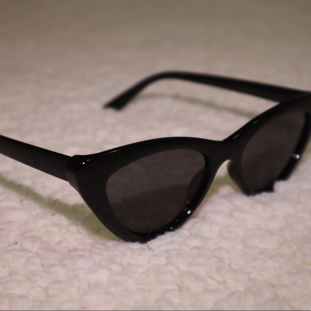 Sunglass Set - Picture 3 of 5